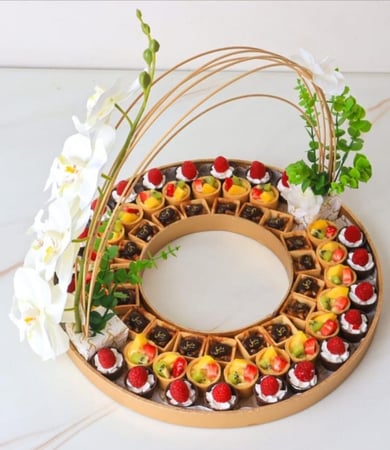 صينيه خشب تارت مزينة بالورود - متجر ضيافات رتيل