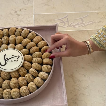 بوكس الاناقة - معمول 1 ك  - متجر ضيافات رتيل