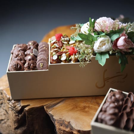 بوكس الفخامة صينية مدرجة معمول وشوكولاتة وبيتيفور - متجر ضيافات رتيل