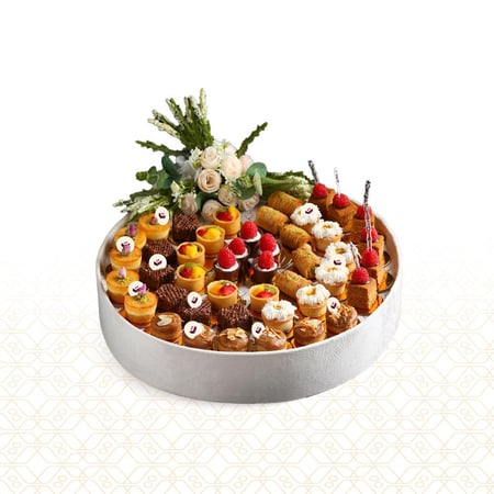 صينية للمناسات مزينة بالورد  45 قطعة حلا - ضيافات رتيل