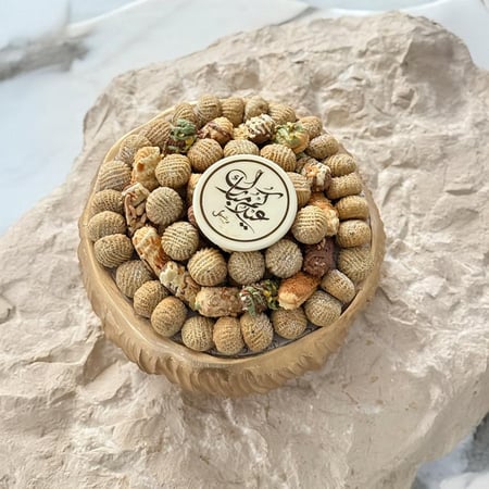 صينية ريزون ذهبي معمول و بيتيفور  - متجر ضيافات رتيل