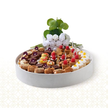 صينية للمناسات مزينة بالورد  45 قطعة حلا - ضيافات رتيل