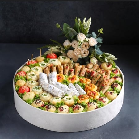 صينية للمناسات مزينة بالورد  60 قطعة معجنات - ضيافات رتيل