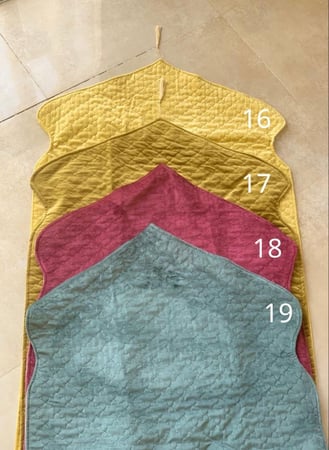 سجاجيد بعدة الوان قطيفة