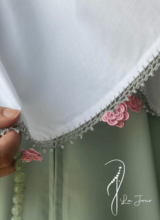 جلابية صلاة تفني سستة مزينة بالكروشيه الوردي