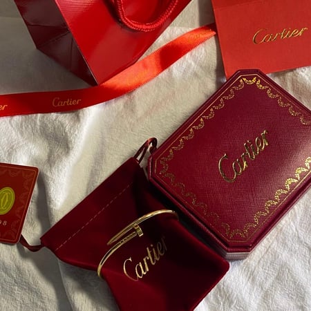 أسواره مسمار ذهبي