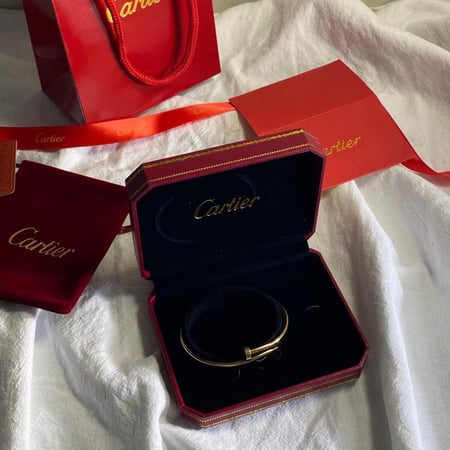 أسواره مسمار ذهبي