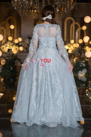 فستان سهرة نسائي فيروزي مطرز بأكمام تل واسعة