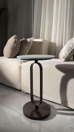 طاولة خدمة سطح رخام قاعدة حديد متين