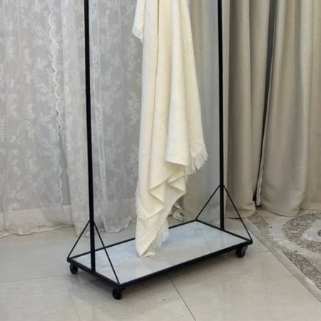 علاق ملابس اسود بقاعدة سيراميك كفرات-tl