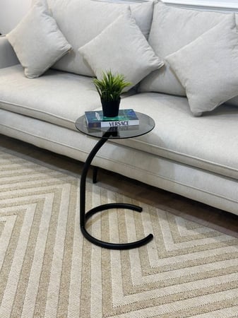 طاولة خدمة كنب بقاعدة سوداء و بزجاج أسود (TL)