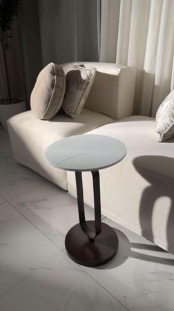 طاولة خدمة سطح رخام قاعدة حديد متين