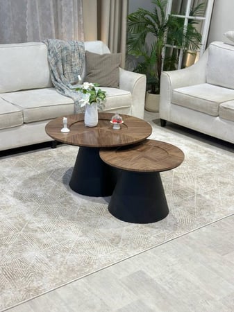 طقم طاولات متداخلة أنيق مع 4 طاولات خدمة – تصميم عصري بلمسة خشبية قشرة الجوز tl