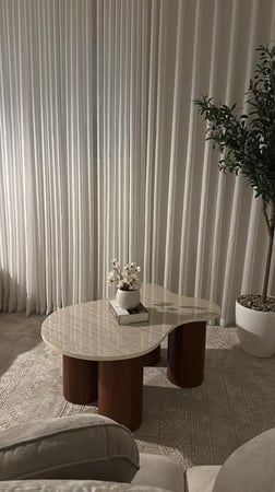 طاولة ضيافة قاعدة خشب بني سطح بديل رخام kf