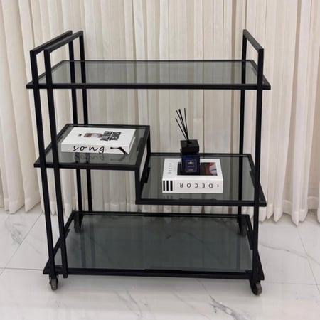 عربية تقديم مدرج 3 دور أسود بسطح زجاج أسود شفاف أنيق jm