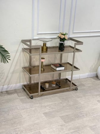 عربية تقديم ضيافة 3 دور شمباني سطح زجاج بني - بتصميم فاخر وأنيق