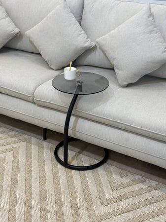 طاولة خدمة كنب بقاعدة سوداء و بزجاج أسود (TL)