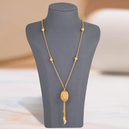 عقد الكرة الذهبيه