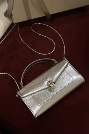 شنطة بولغاري فضي