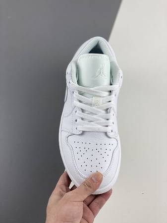 Air Jordan 1 Low 'Triple White' 2022
