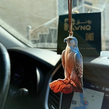 تعليقة صوره  الصقر اكريلك