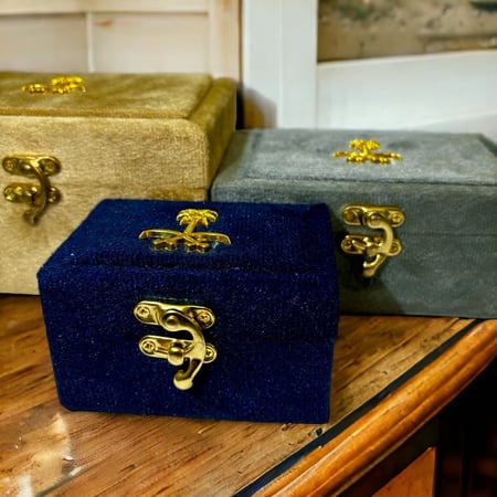 صندوق مخمل مخصص للعود