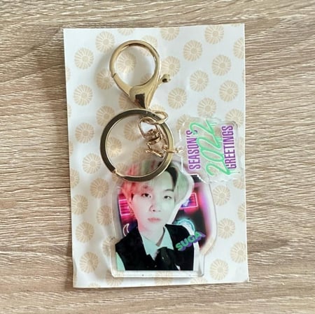 تعليقة بي تي اس - BTS season's 2022 greetings keychain