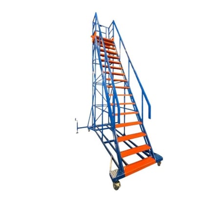 سلم مستودعات 4 متر