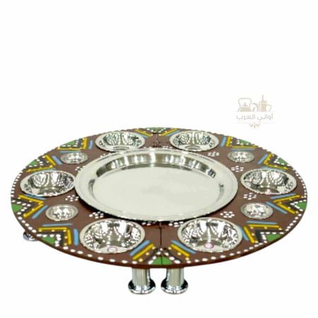 صينية تقديم عشاء بإطار تراثي بني