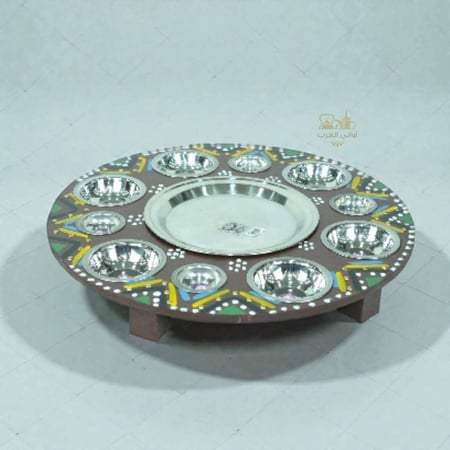 صينية تقديم فطور بإطار تراثي بني