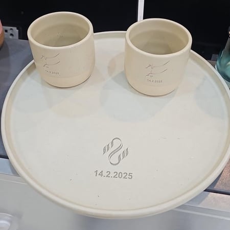 طقم الخطوبة أكواب وصحن فخار