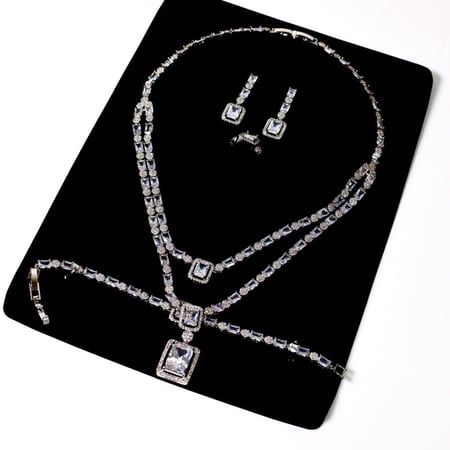 عقد زيركون دبل