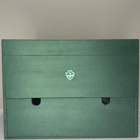 صندوق هدايا فاخر لعشاق الأهلي يحتوي على مجسمات وكؤوس النخبة والسوبر