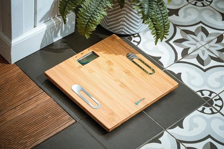 ميزان قياس الوزن الالكترونى اورميد خشبي