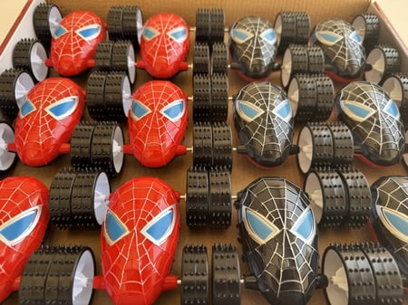 سيارة العنكبوت تمشي بالوجهين