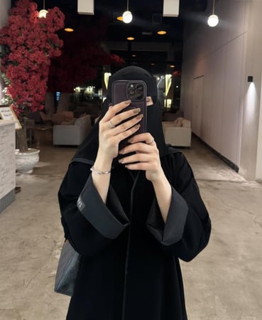 عباية كرز اسود