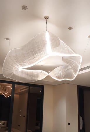 ثريا كرستال قابلة للتشكل طول6 متر 3 قطع والقطعة طولها متريين تتوصل ببقية القطع وتتشكل حسب الطلب