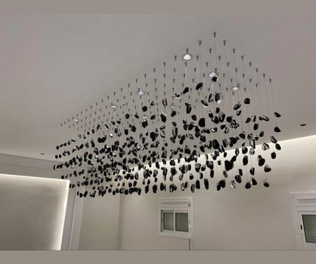 ثريا احجار مستطيلة طول مترين وعرض متر  لون الاحجار شفاف وتركواز  عدد الاحجار 392 حجر