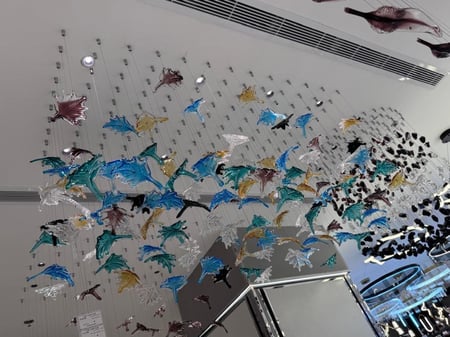 ثريا احجار مستطيلة طول مترين وعرض متر  لون الاحجار شفاف وتركواز  عدد الاحجار 392 حجر