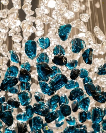 ثريا احجار مستطيلة طول مترين وعرض متر  لون الاحجار شفاف وتركواز  عدد الاحجار 392 حجر