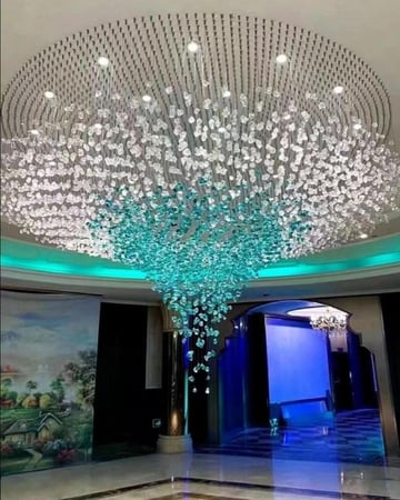 ثريا احجار مستطيلة طول مترين وعرض متر  لون الاحجار شفاف وتركواز  عدد الاحجار 392 حجر