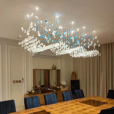 ثريا احجار مستطيلة طول مترين و45 وعرض 70سم لون الاحجار شفاف وتركواز  عدد الاحجار 430حجر