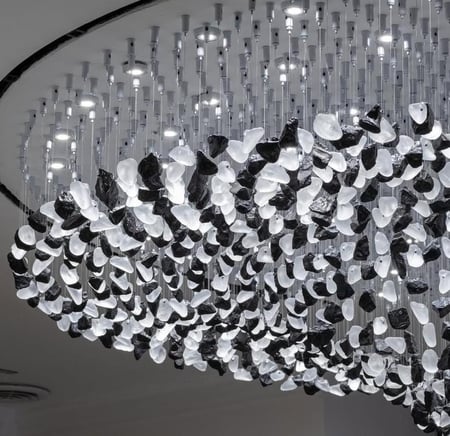 ثريا دائري بتصميم مميز والوان جذابه لو اسود و شفاف يوجد منها مقاسات