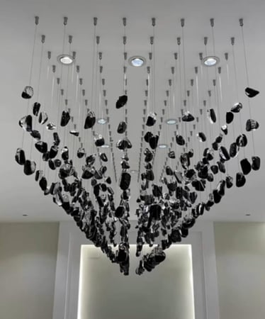 ثريا احجار مستطيلة طول مترين وعرض متر لون الاحجار شفاف وتركواز عدد الاحجار 392 حجر