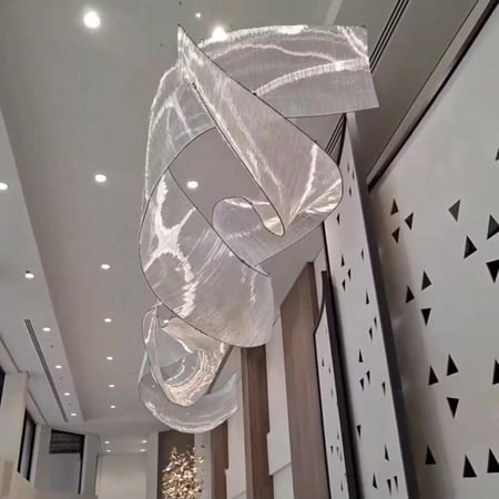 ثريا كرستال قابلة للتشكل طول 12 متر  6 قطع والقطعة طولها متريين تتوصل ببقية القطع وتتشكل حسب الطلب