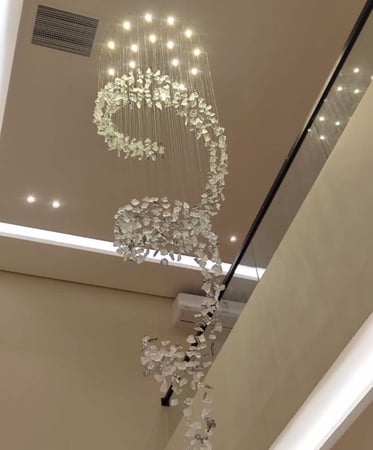 ثريا تفصيل درج ودبل هايت قطر متر ونزول 3 متر لون شفاف