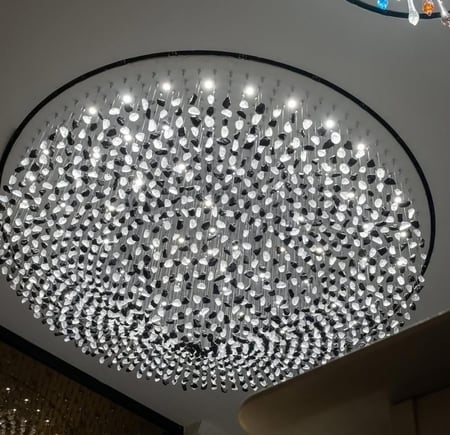 ثريا دائري بتصميم مميز والوان جذابه لو اسود و شفاف يوجد منها مقاسات