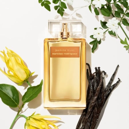 عطر سانتال مسك أو دو بارفيوم إنتنس نارسيسو رودريغيز  مع زهور وخشب