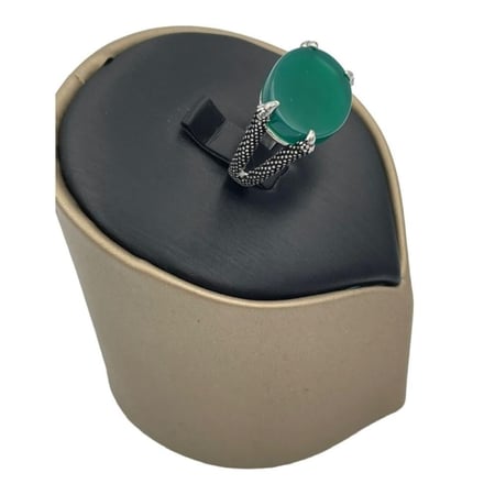 خاتم فضة ملكي حجر أخضر بيضاوي