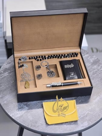 طقم هدية ملكي بالاسم